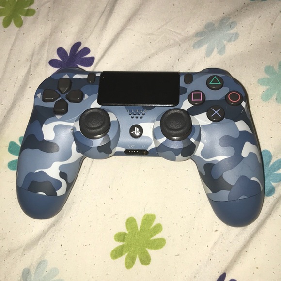 PS4 controller - Picture 1 of 2